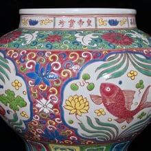 A Daming Xuande colorful window fish algae pattern jar - 4