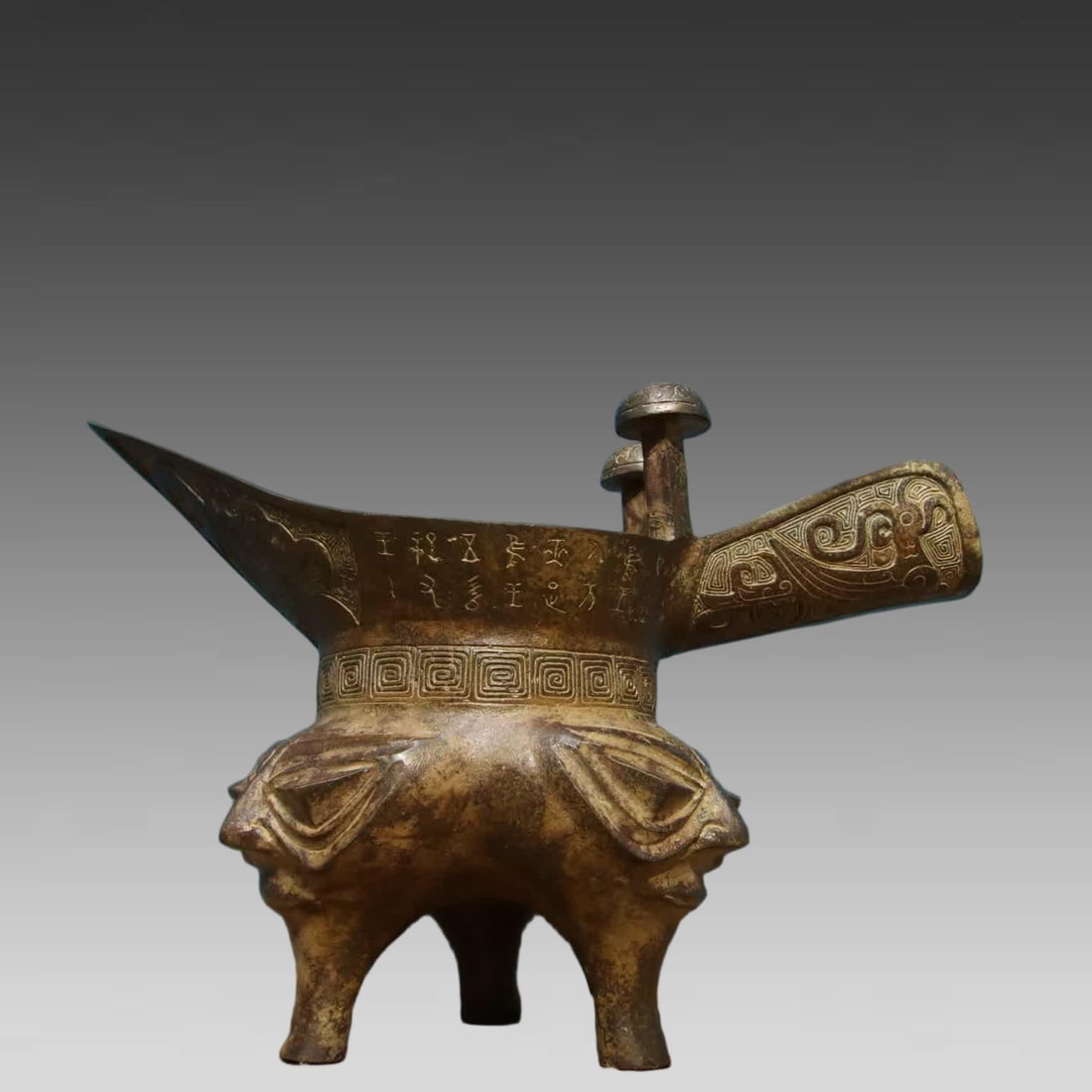 A bronze human face corner cup - 3