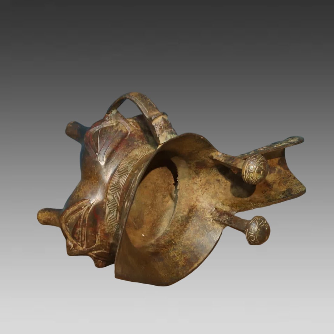 A bronze human face corner cup - 7