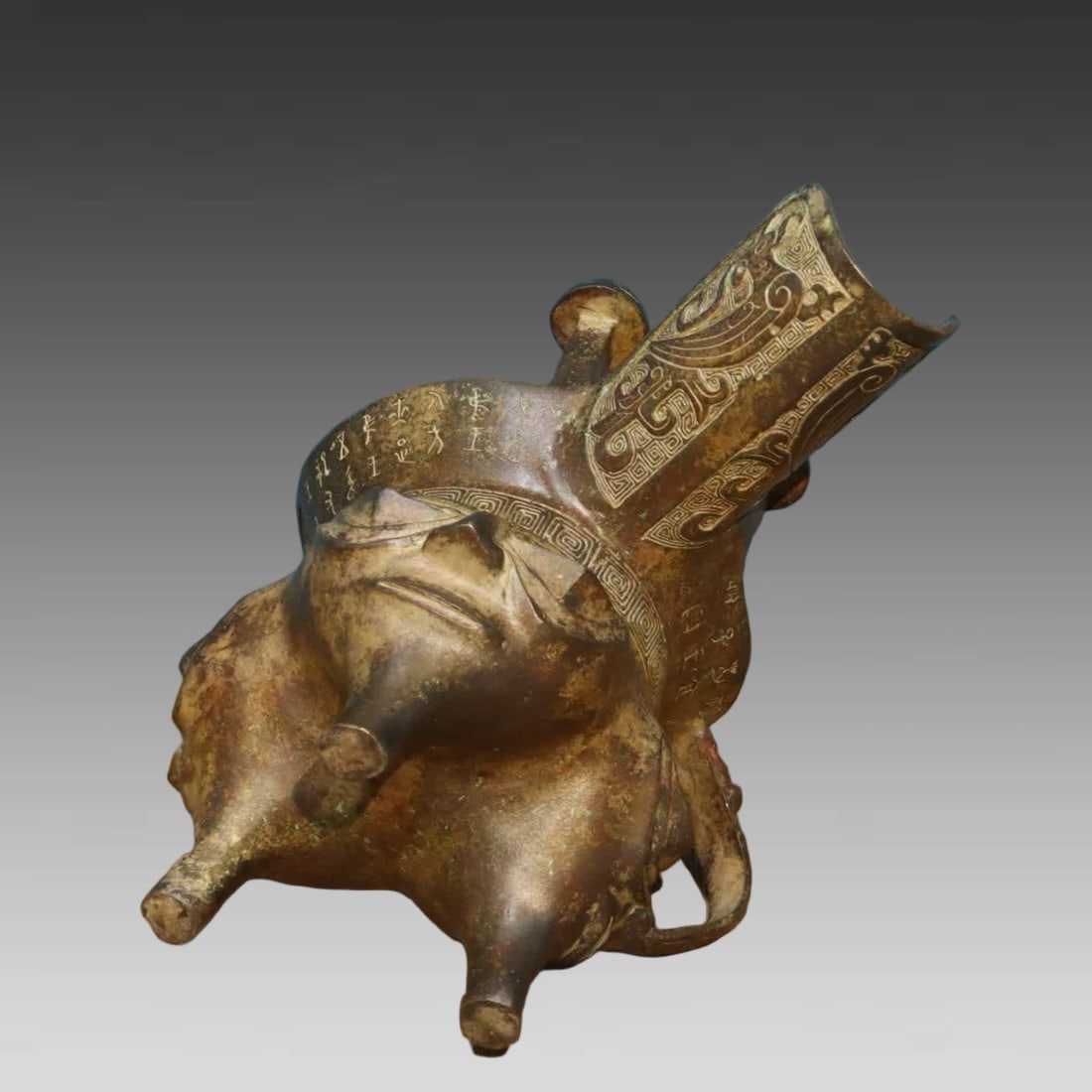A bronze human face corner cup - 9