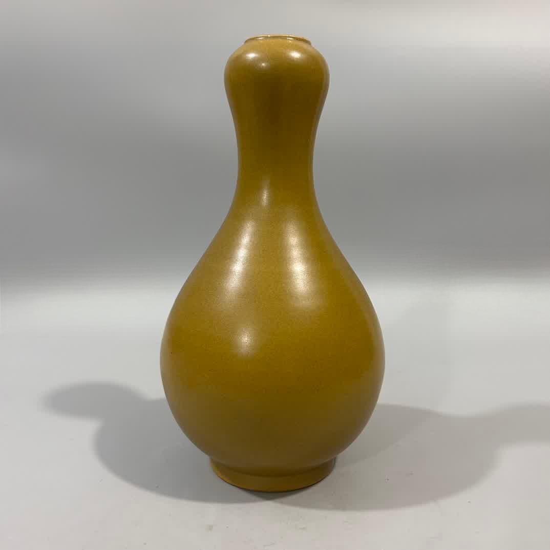 A bottle of Qingxian Feng tea foam garlic (1 of 7)
