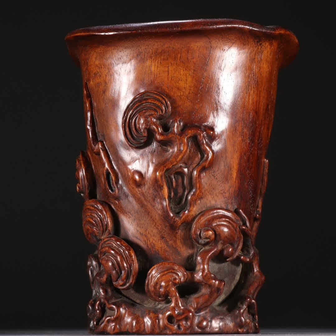 A boxwood Ganoderma lucidum pattern pen holder - 5