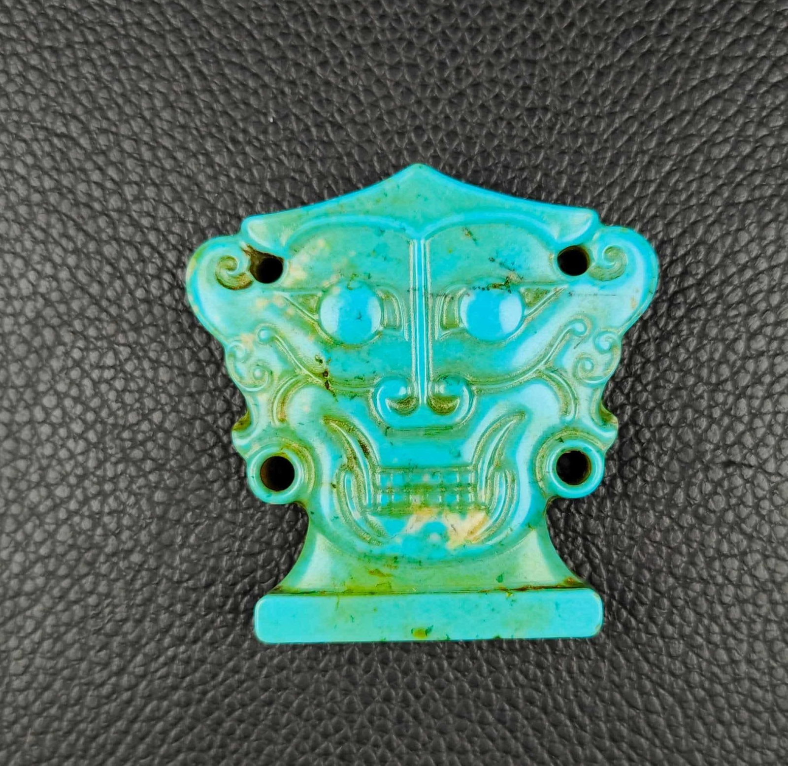 A turquoise animal face pendant from the Warring States period: Turquoise animal face pendant during the Warring States period SIZE: H:4.5cm W:4.5cm W:31g (The Dimensions Of All Batches Are Manually Measured.If You Need More Detailed Information, Please Contact Ou