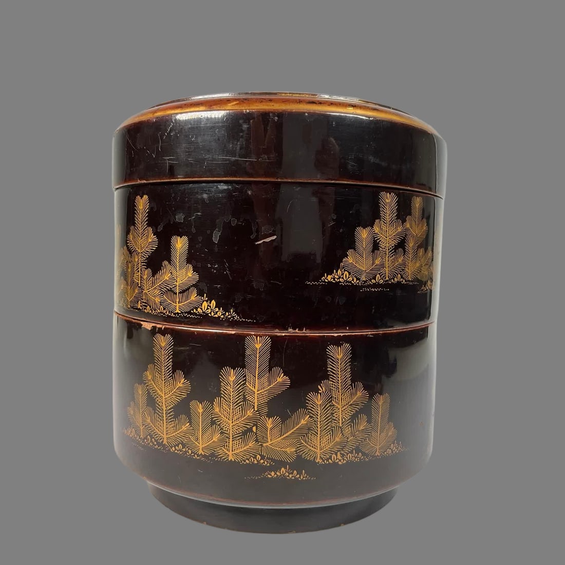 A Qing Dynasty wooden tire lacquer gold-painted round section box: Qing Dynasty wooden tire lacquer gold-painted round knot box SIZE: H:17cm D:16cm (The Dimensions Of All Batches Are Manually Measured.If You Need More Detailed Information, Please Contact Our Customer