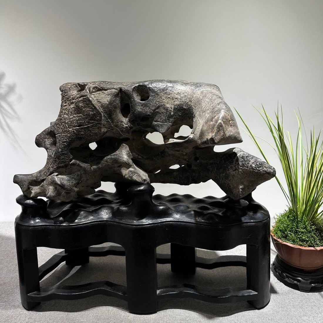 Qing Dynasty cloud cave rock study room mountain ornament: Qing Dynasty cloud cave rock study room mountain ornament SIZE: Connecting seat L: 43cm H: 37cm T: 19cm (The Dimensions Of All Batches Are Manually Measured.If You Need More Detailed Information, Plea