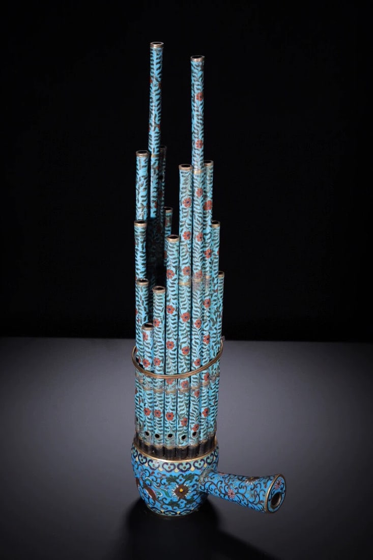 A piece of cloisonné sheng in the Qing Dynasty: Qing Dynasty cloisonné sheng SIZE: L:20cm W:11cm H:52.5cm (The Dimensions Of All Batches Are Manually Measured.If You Need More Detailed Information, Please Contact Our Customer Service Before Biddin
