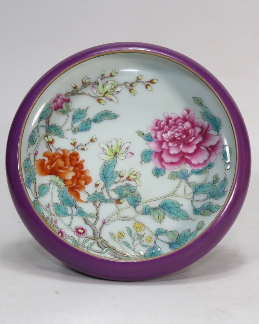 A piece of Qing Qianlong era outer eggplant skin purple inner painting flower pattern wash: Qing Qianlong year made the outer eggplant skin purple and the inner painting flower pattern washed SIZE: H: 4.5cm mouth 15.5cm (The Dimensions Of All Batches Are Manually Measured.If You Need More De