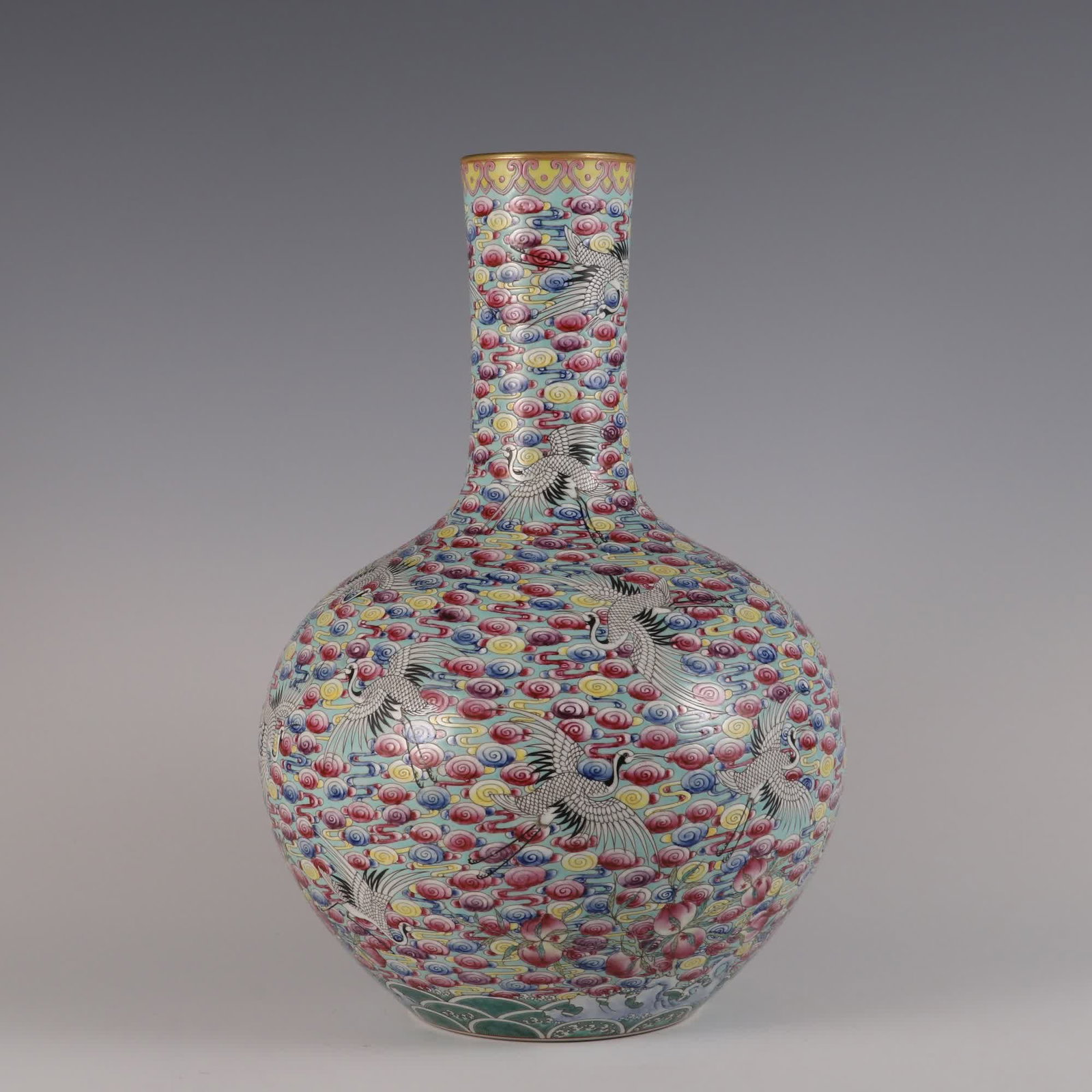 A Qing Jiaqing year green pastel crane Ming nine heavens pattern sky ball vase (1 of 9)