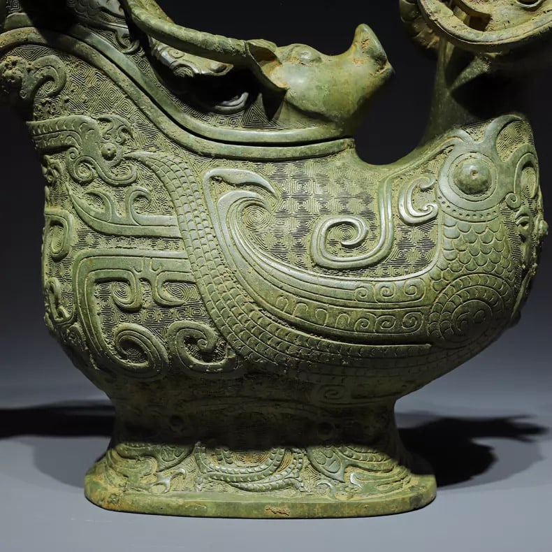 A bronze cup - 4