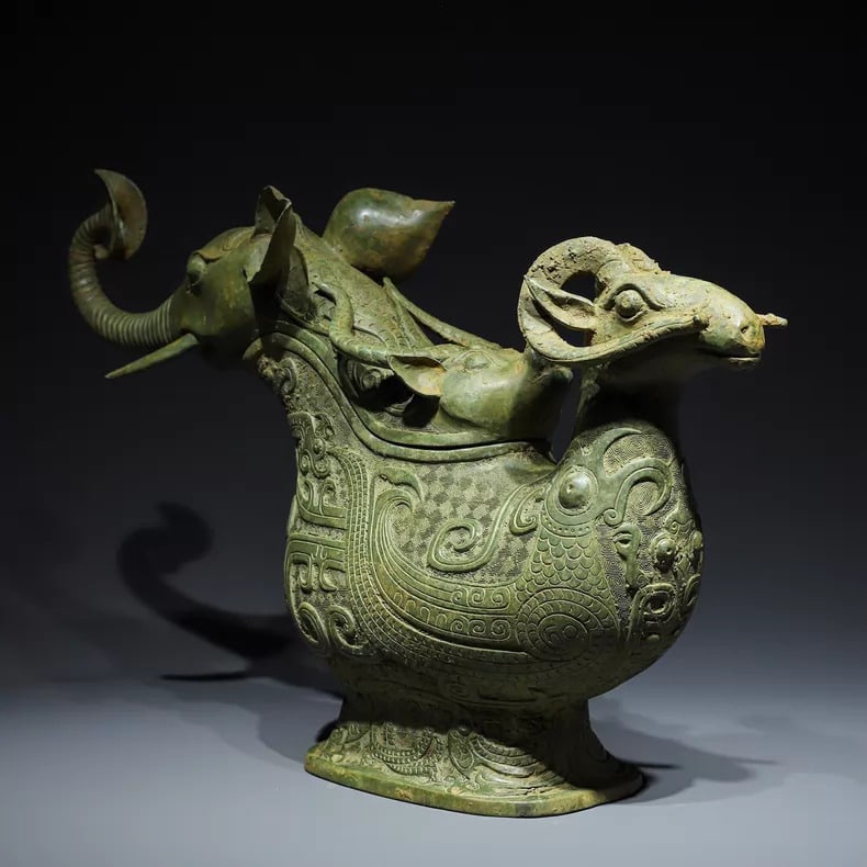 A bronze cup - 6