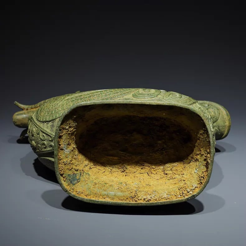 A bronze cup - 9