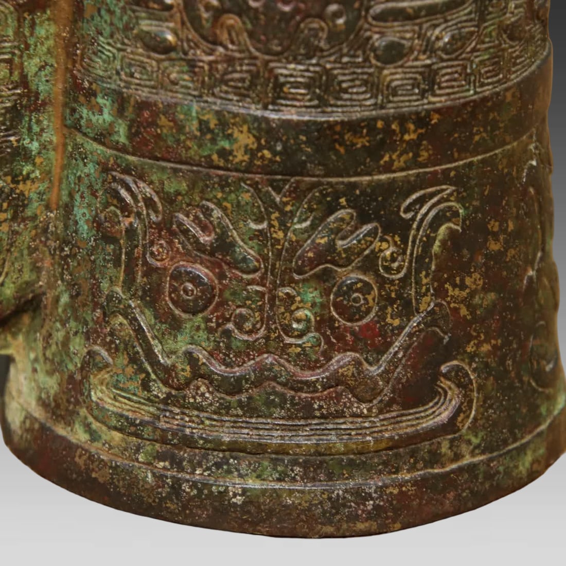 A bronze tripod cup - 4