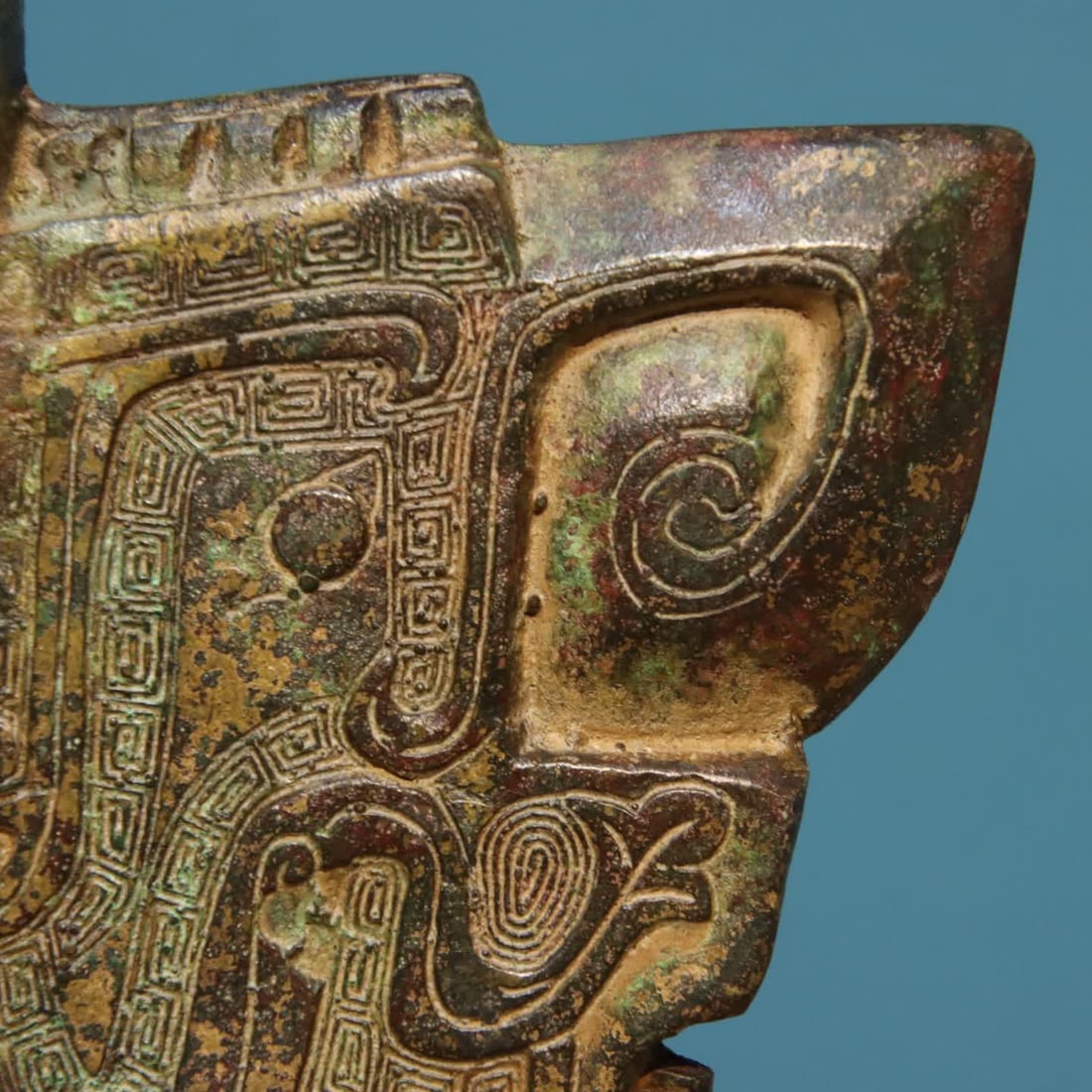 A bronze tripod cup - 6
