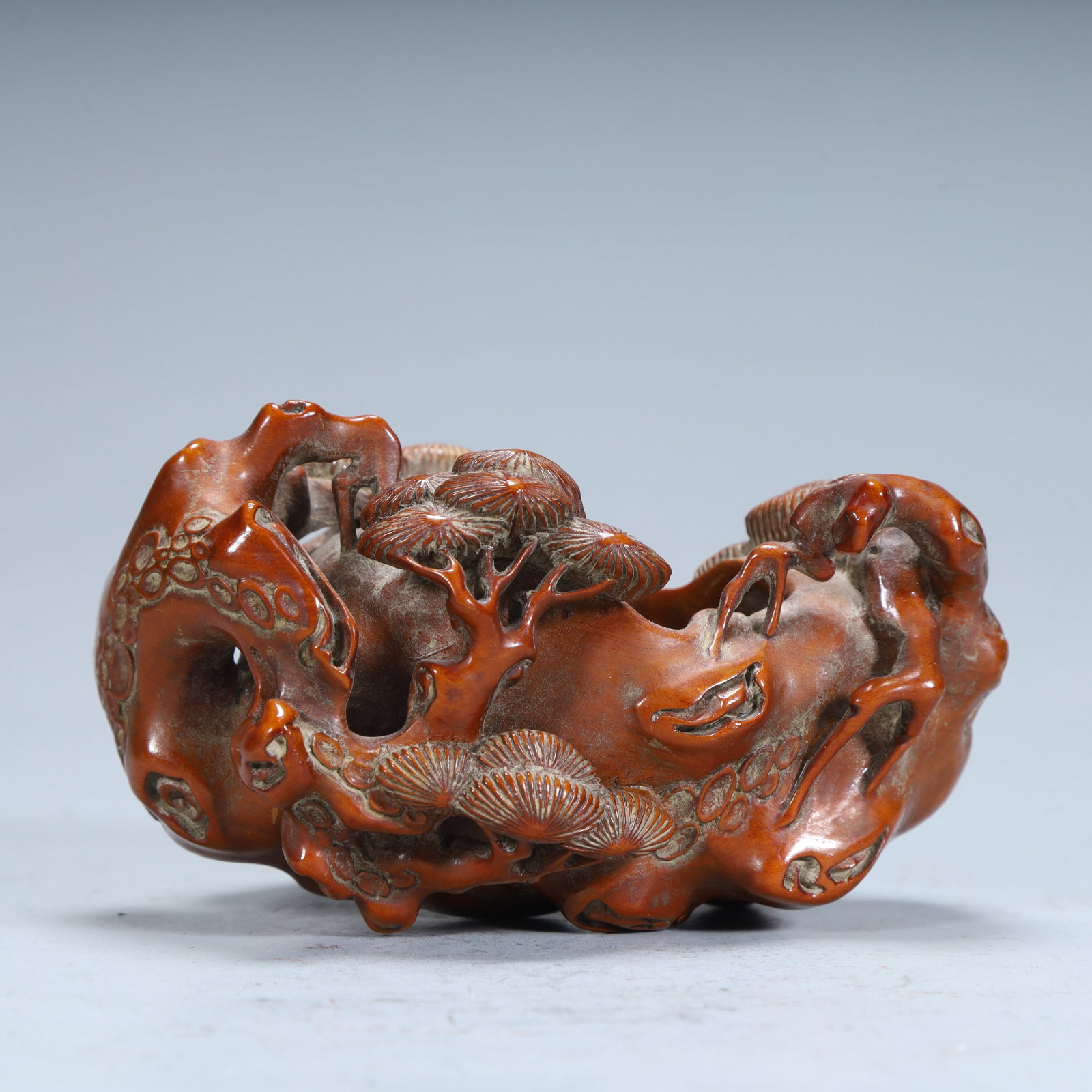 A Qing Dynasty boxwood carved pine pile-shaped water bowl: Qing Dynasty boxwood carved pine pile-shaped water bowl SIZE: H:5.5cm L:9.5cm W:6cm W:78g (The Dimensions Of All Batches Are Manually Measured.If You Need More Detailed Information, Please Contact Our