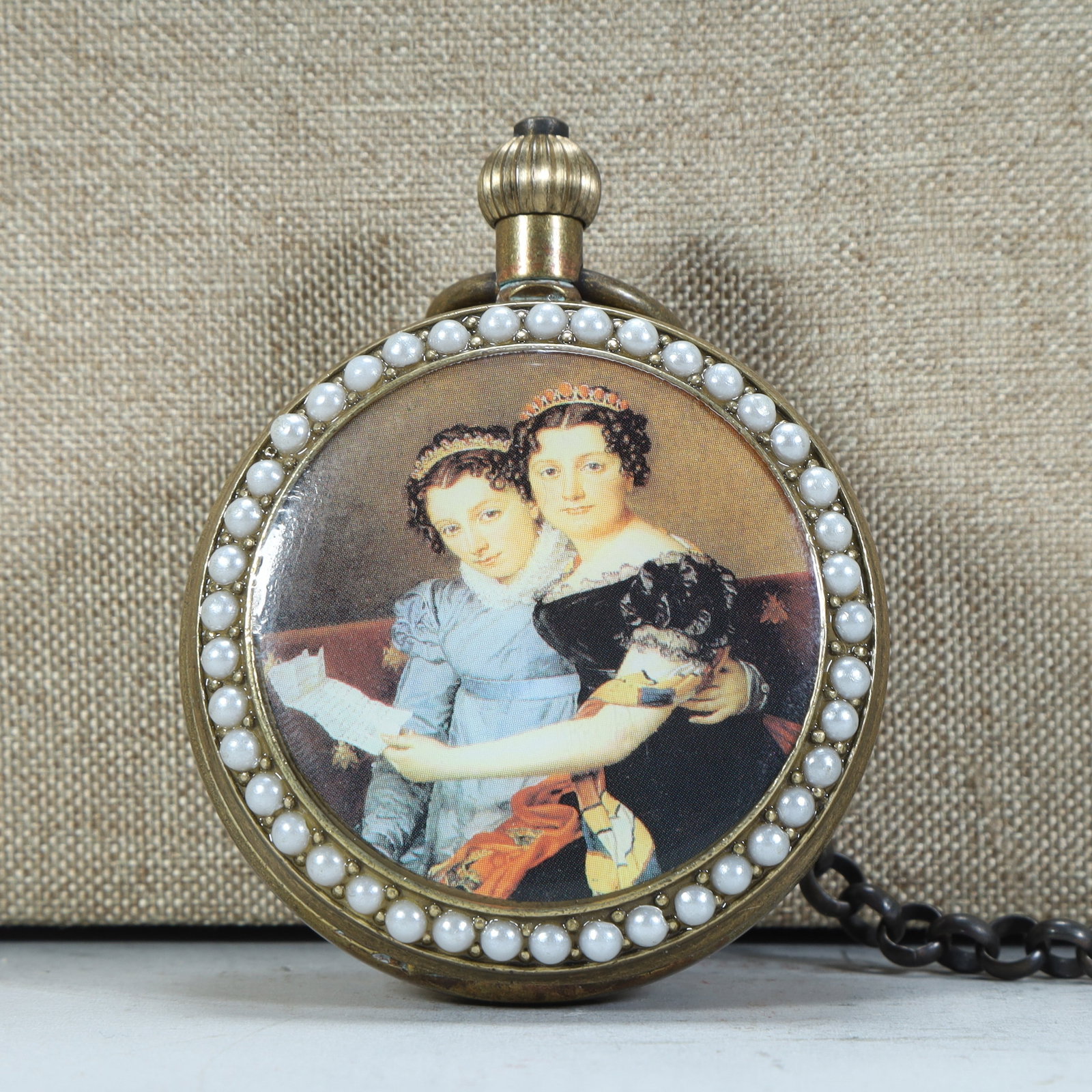 A pocket watch of a portrait of a Western lady with bronze tires inlaid with beads in the late Qing: Late Qing Dynasty copper tire beaded Western lady portrait pocket watch SIZE: H:6.5cm L:5cm W:2cm W:127g (The Dimensions Of All Batches Are Manually Measured.If You Need More Detailed Information, Ple
