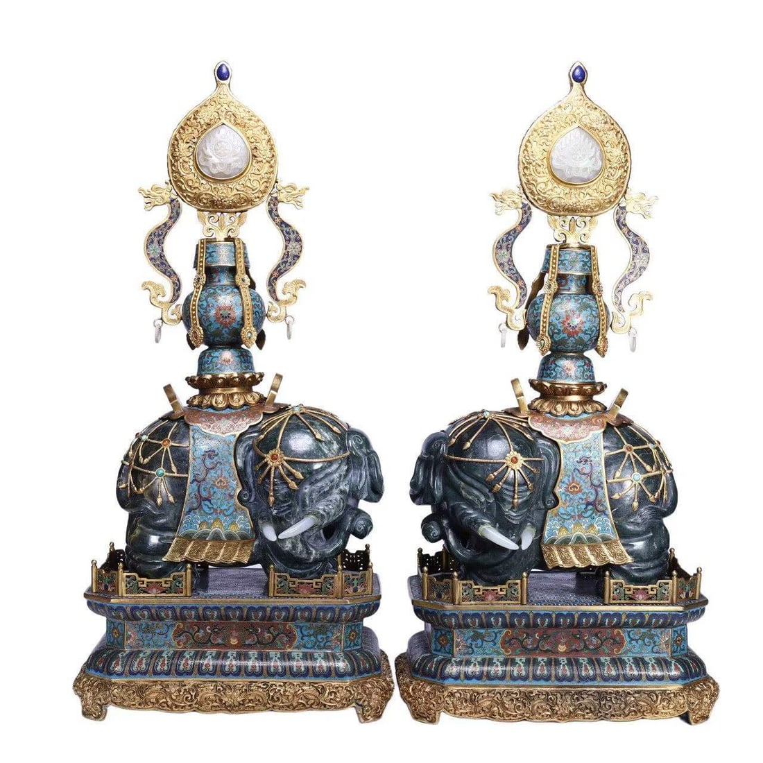 A pair of Qing Dynasty copper gilt Jingtai supervisor silk block Lang jasper Taiping self-image: Copper gilt Jingtai supervisor silk block Lang jasper Taiping self-elephant pair This pair of Taiping is a masterpiece of cloisonné craftsmanship, with a regular and symmetrical shape and magnificent