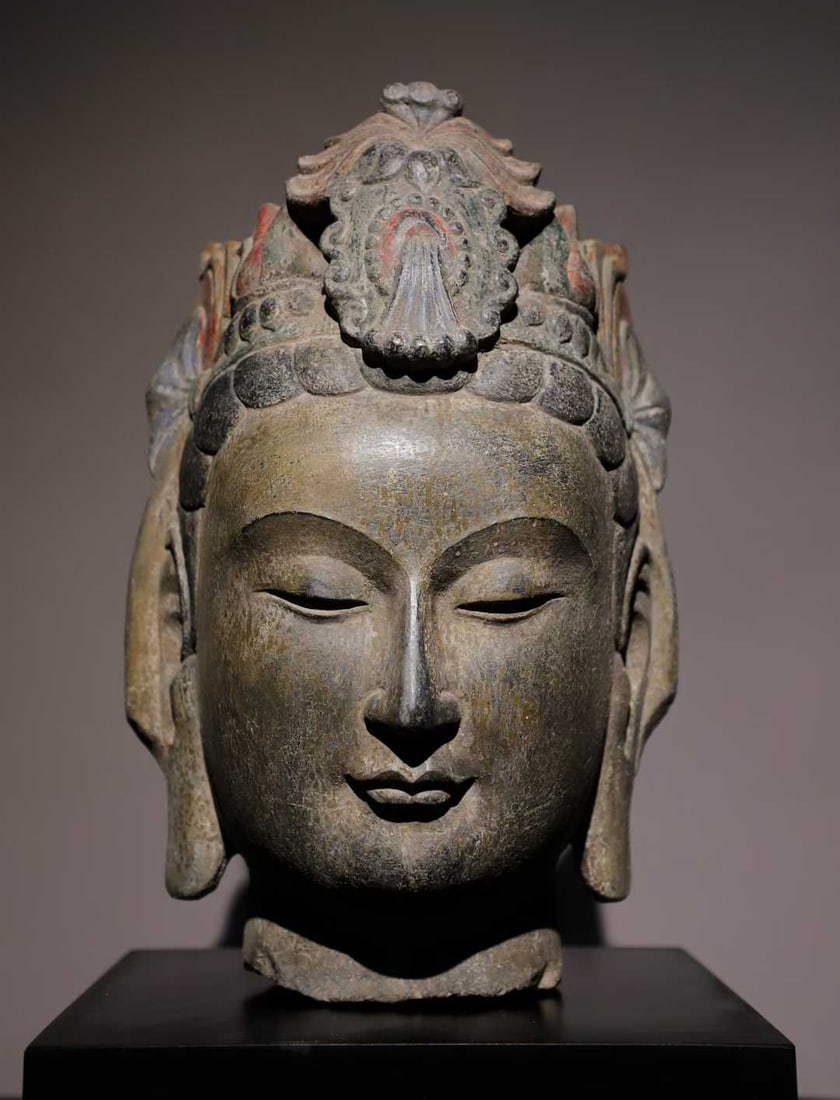 A piece of Northern Qi bluestone painted Guanyin head: Northern Qi bluestone painted Guanyin head SIZE: H:32cm (The Dimensions Of All Batches Are Manually Measured.If You Need More Detailed Information, Please Contact Our Customer Service Before Bidding.)