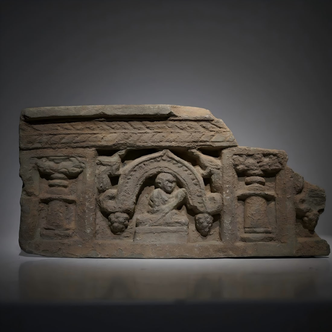 A Gandhara stone ornament from the 2nd-5th centuries: Gandhara stone carving ornaments SIZE: W:20cm H:10cm (The Dimensions Of All Batches Are Manually Measured.If You Need More Detailed Information, Please Contact Our Customer Service Before Bidding.)