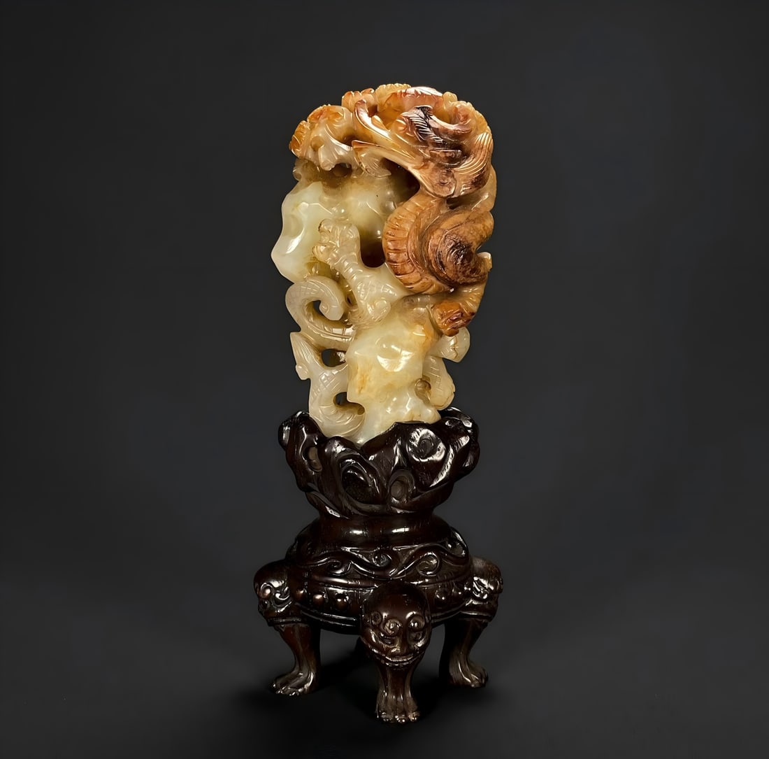 A Yuan Dynasty Hetian jade seed material white jade with skin dragon pattern lake stone mountain: Yuan Dynasty Hetian jade seed material white jade with skin dragon pattern lake stone mountain ornament Shanzi is a whole piece of white jade, partially with skin, three-dimensional carving of lake st