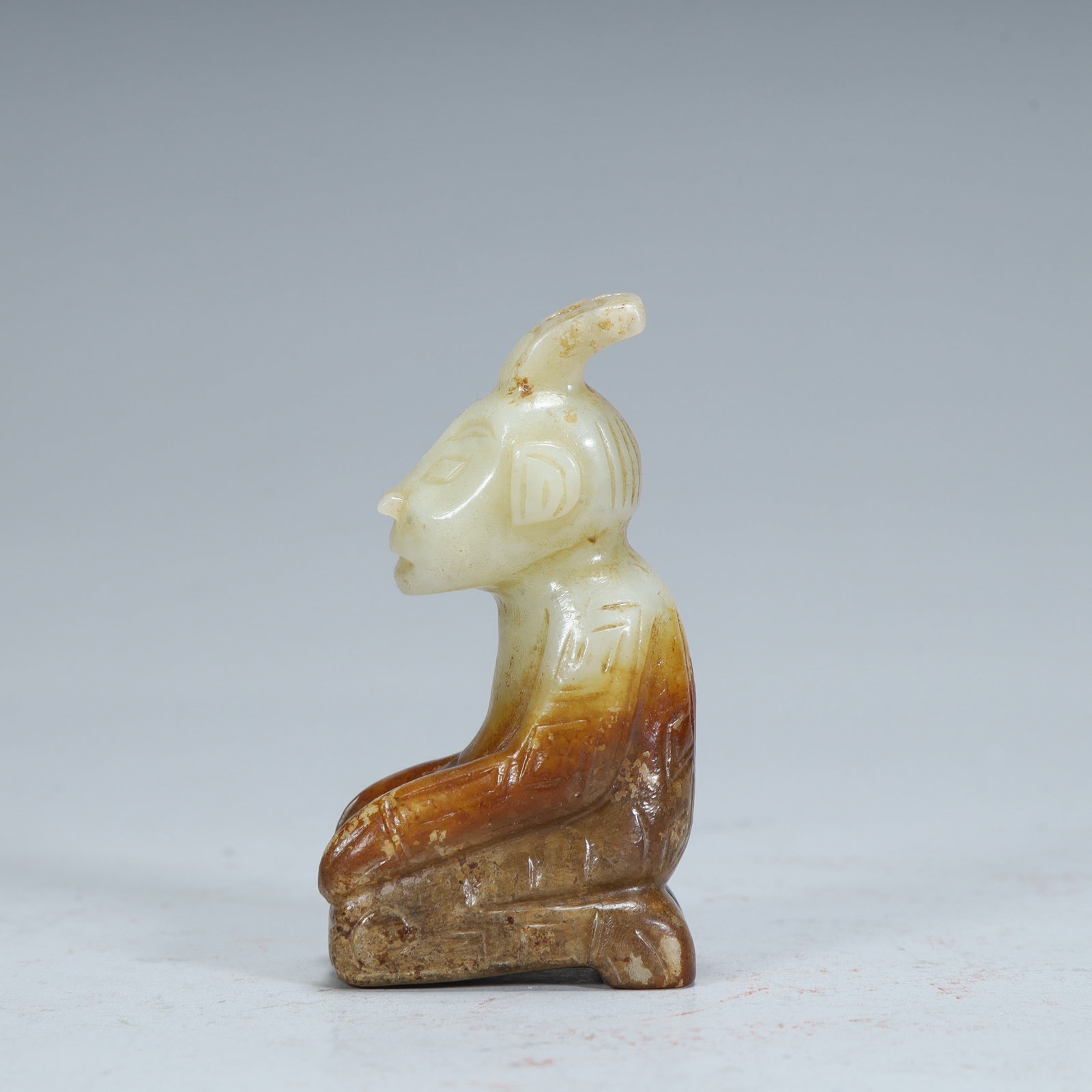 A piece of Shang Zhou kneeling: Shang Zhou kneels SIZE: H:6cm L:3.5cm W:2cm W:59g (The Dimensions Of All Batches Are Manually Measured.If You Need More Detailed Information, Please Contact Our Customer Service Before Bidding.)
