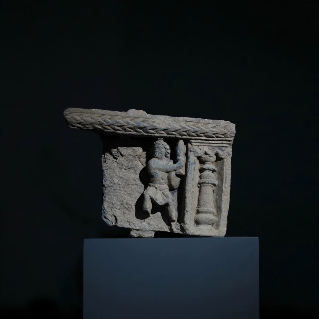 A Gandhara stone carving from the 2nd-5th centuries AD: Gandhara stone carving SIZE: W:19cm H:13.5cm (The Dimensions Of All Batches Are Manually Measured.If You Need More Detailed Information, Please Contact Our Customer Service Before Bidding.)