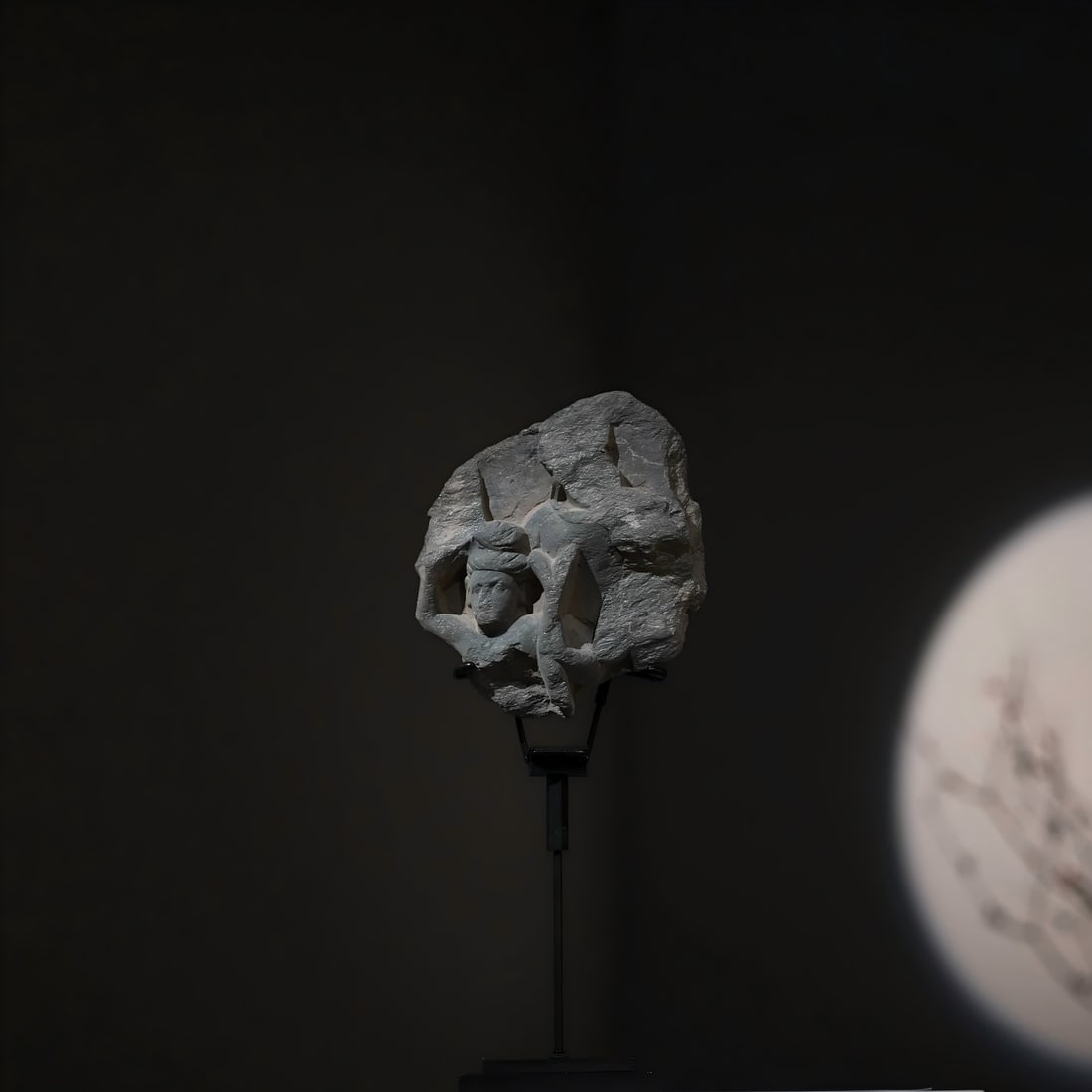 A Gandhara stone carving ornament from the 2nd to 5th centuries AD: Gandhara stone carving ornaments SIZE: W:12cm H:13cm (The Dimensions Of All Batches Are Manually Measured.If You Need More Detailed Information, Please Contact Our Customer Service Before Bidding.)