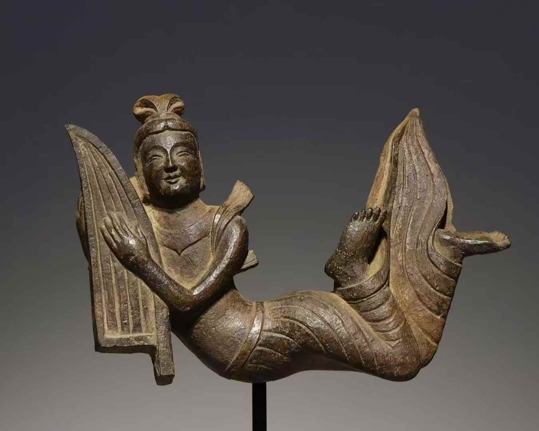 A large Wei cliff flying statue - 2