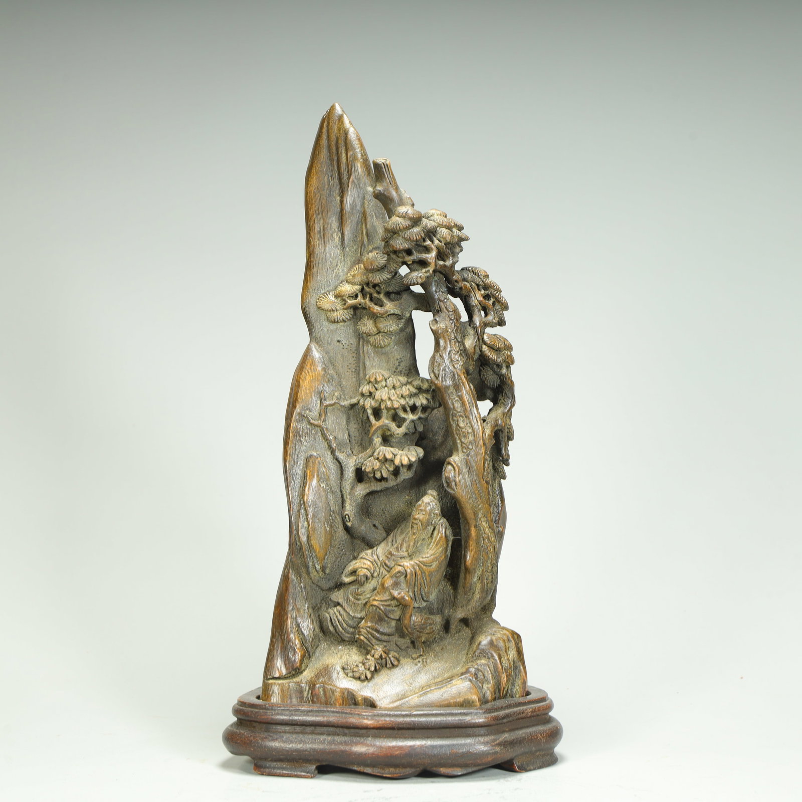 A Qing Dynasty agarwood Panasonic Gaoshi Shanzi ornament: Qing Dynasty agarwood pine under the Coats Mountain ornament SIZE: H:24cm L:102cm W:6cm W:183g (The Dimensions Of All Batches Are Manually Measured.If You Need More Detailed Information, Please Contac