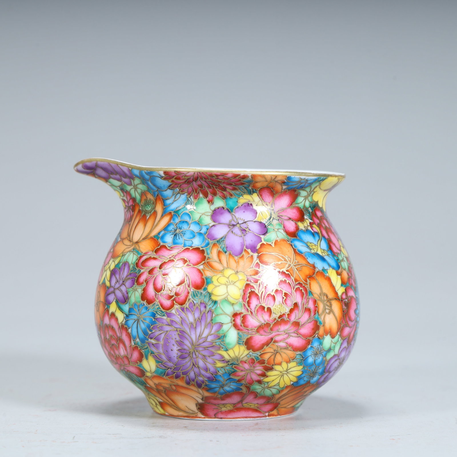 A Qing Dynasty kaleidoscope fair cup: Qing Dynasty Kaleidoscope Fair Cup SIZE: H:6.5cm L:7.5cm W:7.5cm W:92g (The Dimensions Of All Batches Are Manually Measured.If You Need More Detailed Information, Please Contact Our Customer Service B