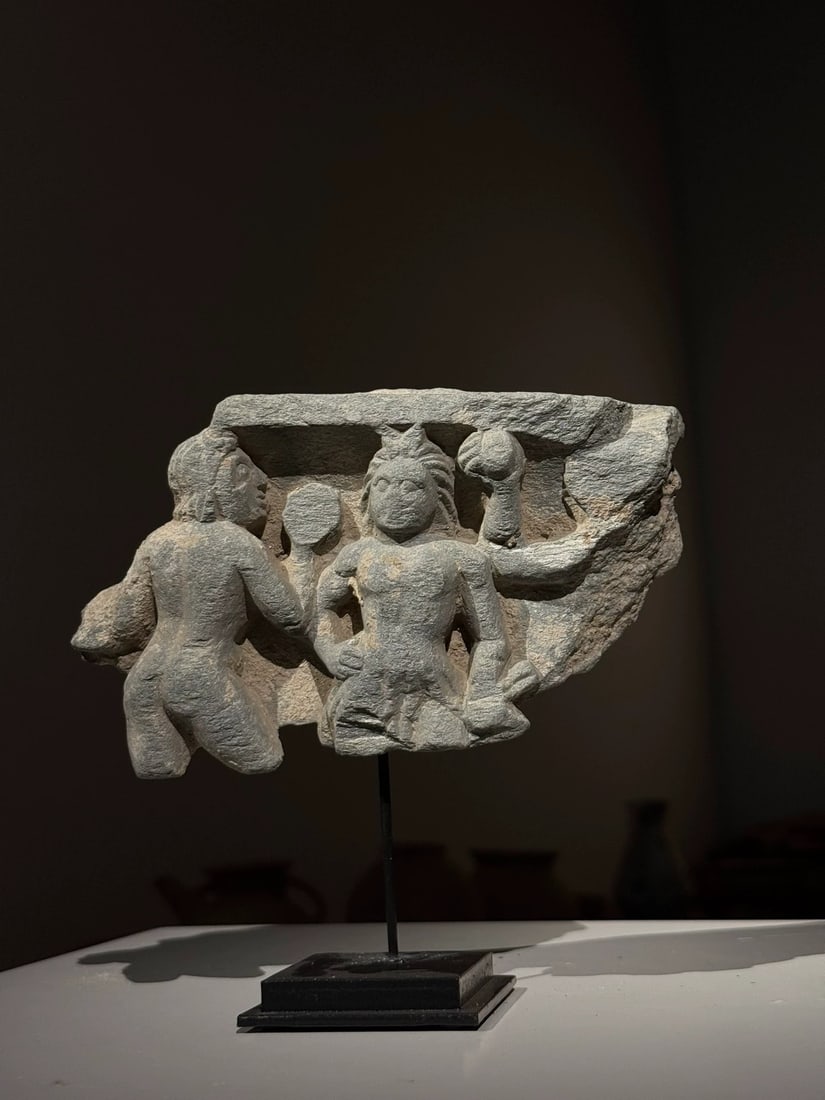 A piece of Gandhara dancers with white plaster from the 2nd to 5th centuries AD: Gandhara dancers SIZE: W:16cm H:9.5cm (The Dimensions Of All Batches Are Manually Measured.If You Need More Detailed Information, Please Contact Our Customer Service Before Bidding.)