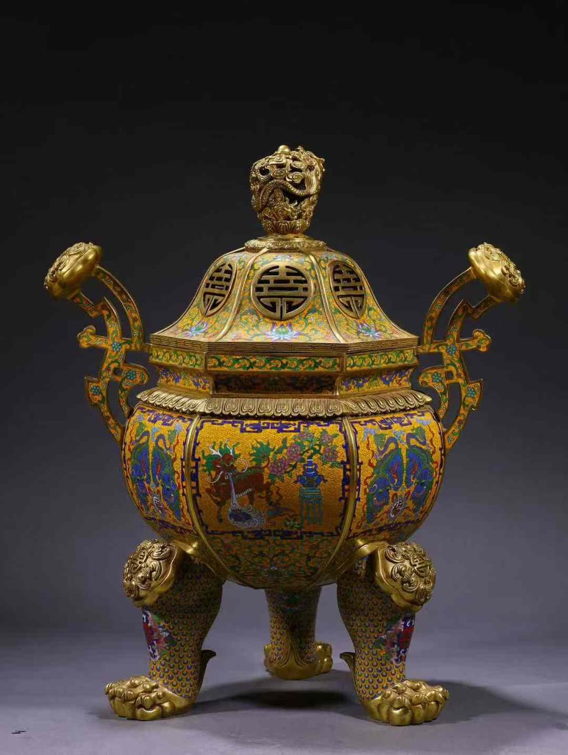 A Qing Dynasty cloisonné enamel ruyi ear smoker (1 of 9)