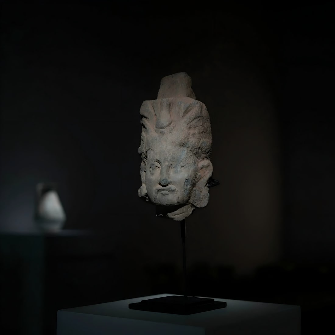 A 2nd-5th century AD shale shale sculpture beauty Gandhara stone carved head 26cm high: The beauty of the Gandhara stone carved head is 26cm high SIZE: W:14cm H:26cm (The Dimensions Of All Batches Are Manually Measured.If You Need More Detailed Information, Please Contact Our Customer Se