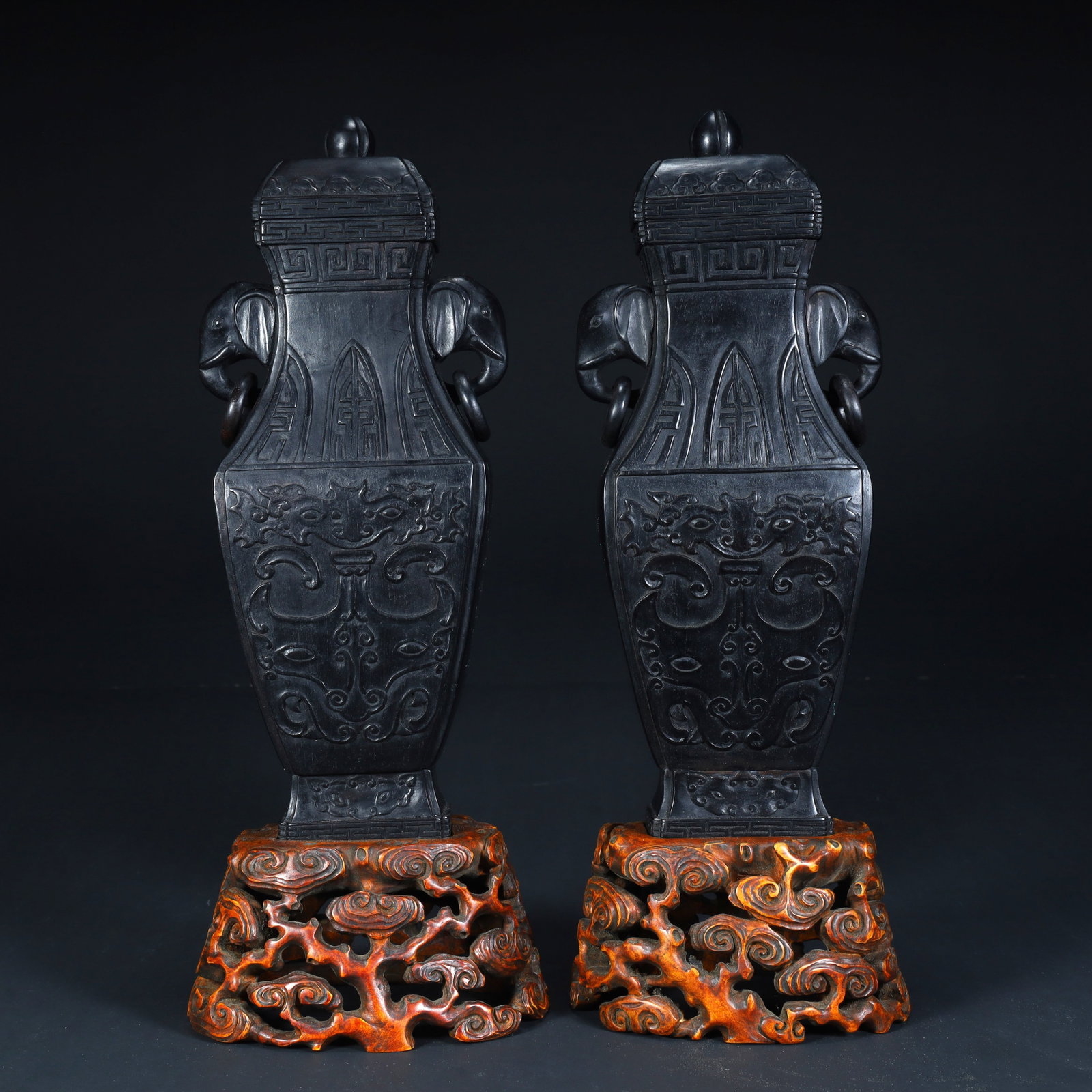 A Qing Dynasty rosewood "elephant ear Kui dragon pattern" square bottle: Qing Dynasty rosewood "elephant ear Kui dragon pattern" square bottle SIZE: H: 24.5cm L: 10.5cm W: 5cm Total W: 1345g (The Dimensions Of All Batches Are Manually Measured.If You Need More Detailed Inf