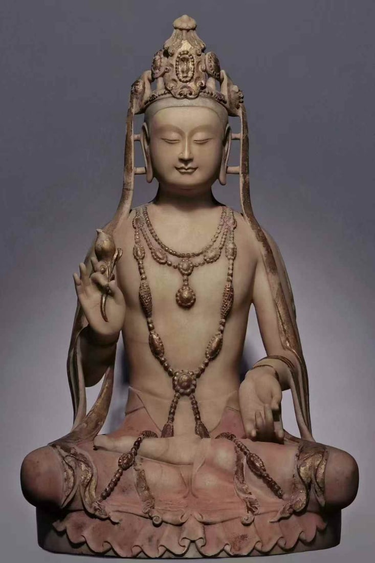 A Northern Qi white jade gilded Bodhisattva statue: Northern Qi White jade gilded Bodhisattva statue SIZE: H:85cm W:50cm (The Dimensions Of All Batches Are Manually Measured.If You Need More Detailed Information, Please Contact Our Customer Service Bef