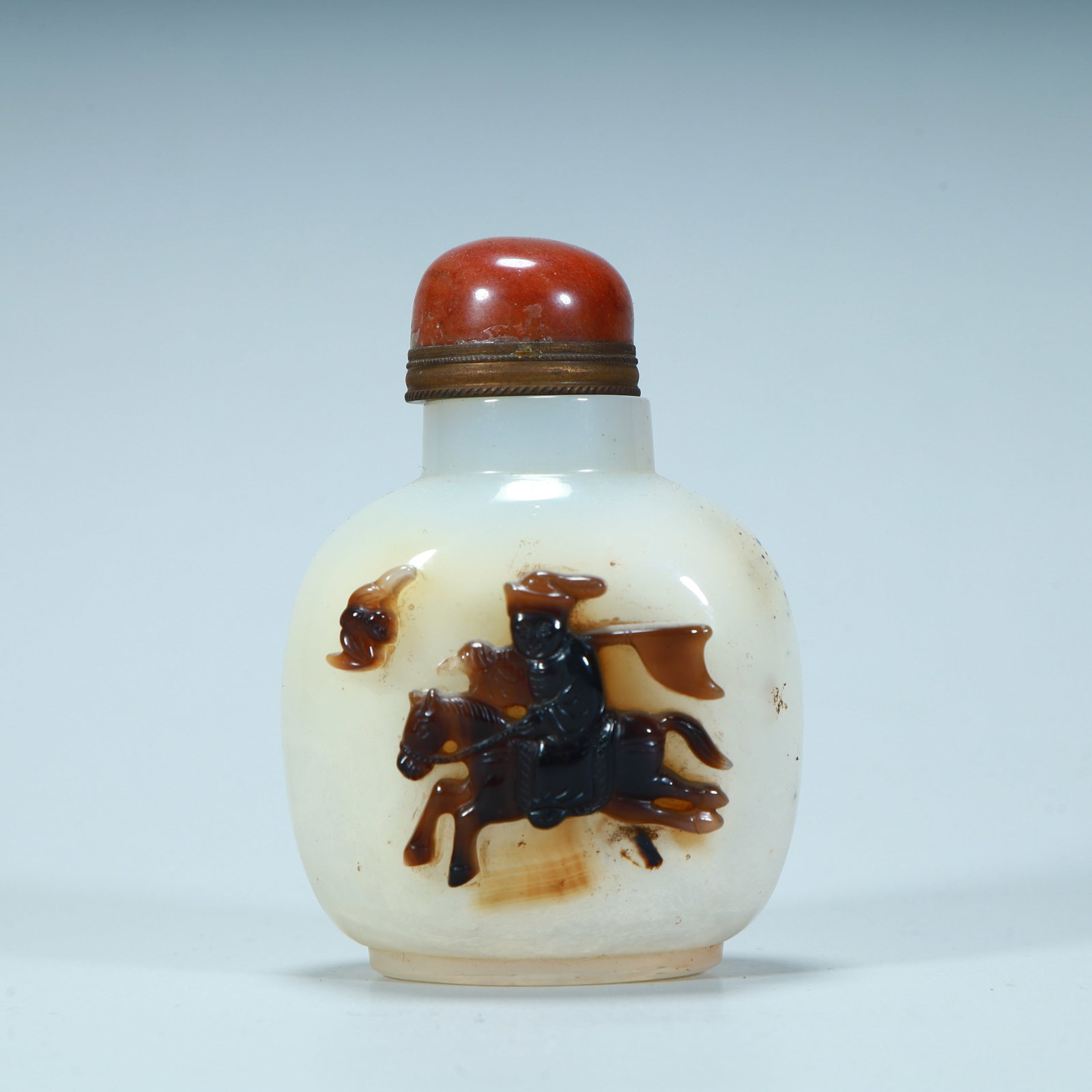 A Qing Dynasty agate carved snuff bottle (1 of 9)