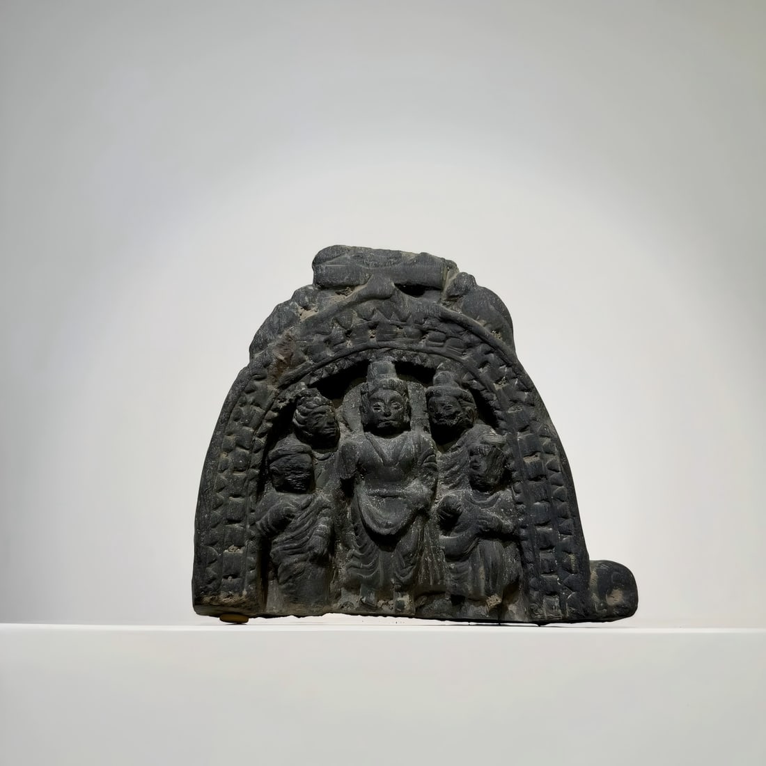 A Gandhara stone carving specimen of shale from the 2nd to 5th centuries AD: The alkaline skin on the side of the Gandhara specimen is naturally weathered on the surface, and the front is cleaned SIZE: W:128cm H:130mm (The Dimensions Of All Batches Are Manually Measured.If You