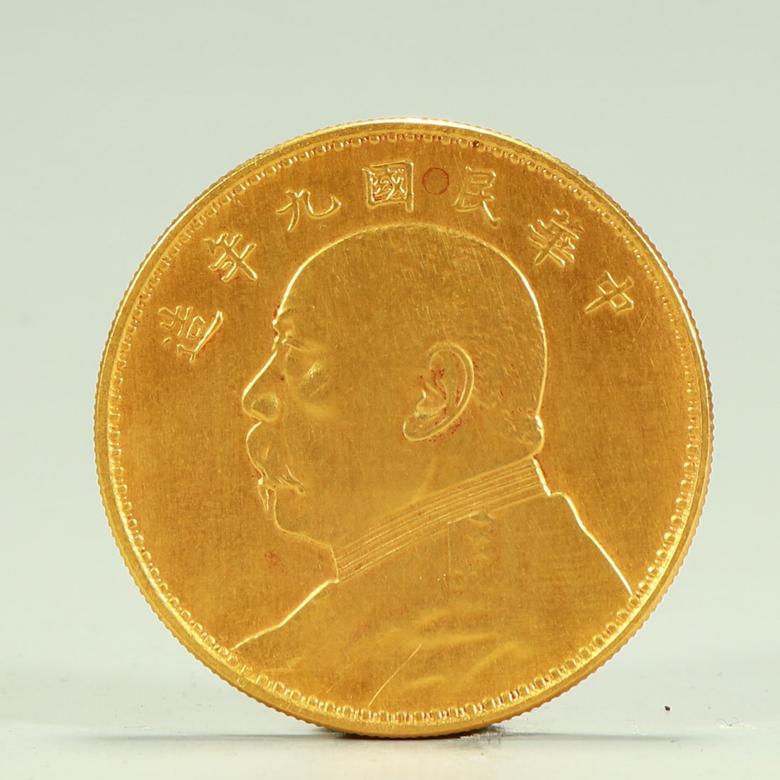 A coin of Yuan Shikai in the ninth year of the Republic of China resembles a silver gilt coin: In the ninth year of the Republic of China, Yuan Shikai was like a silver-gilt coin SIZE: D:3.9cm W:37.8g (The Dimensions Of All Batches Are Manually Measured.If You Need More Detailed Information, Pl