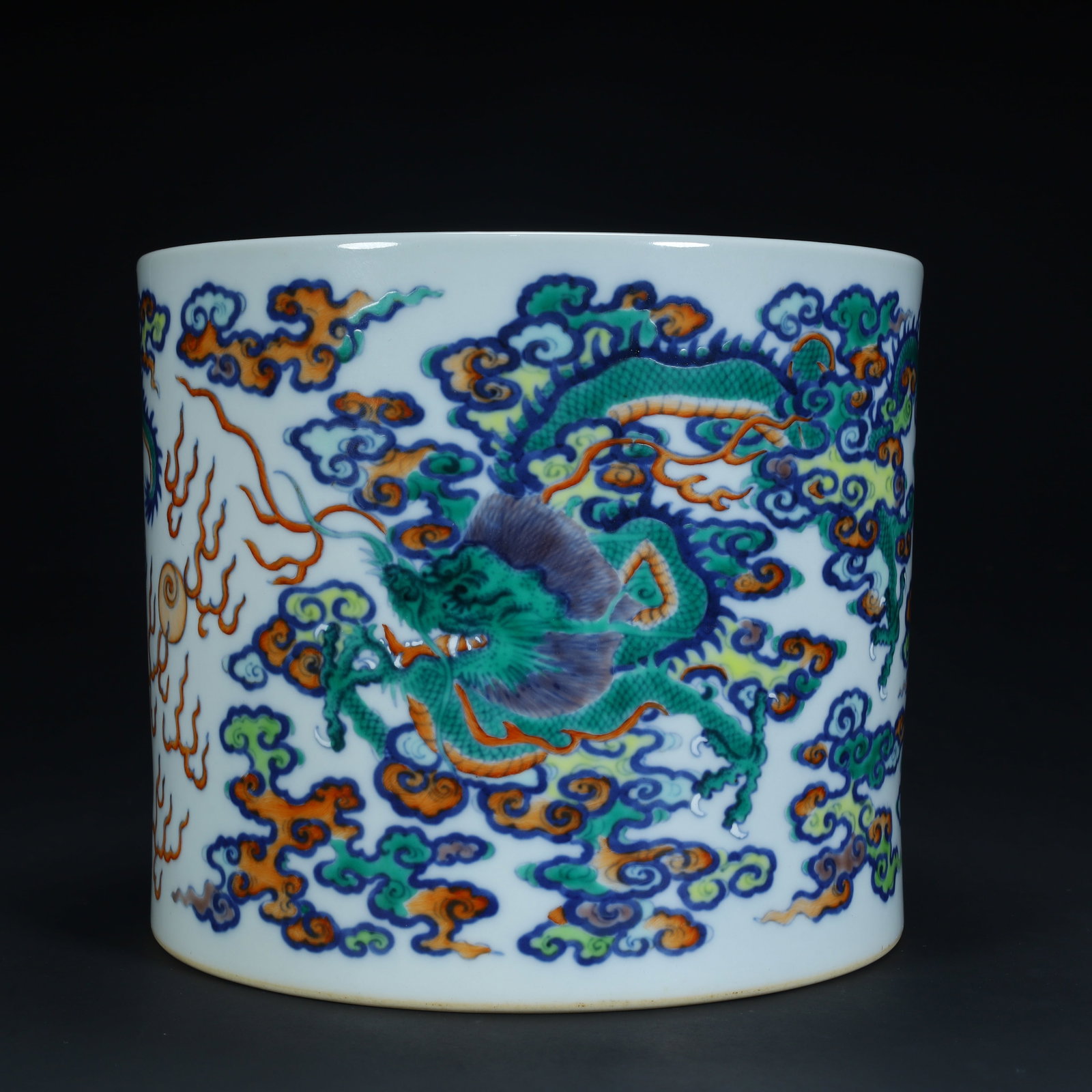 A Qing Dynasty Doucai dragon pattern pen holder: Qing Dynasty Doucai dragon pattern pen holder SIZE: H:16.5cm L:19.5cm W:19.5cm W:2.6kg (The Dimensions Of All Batches Are Manually Measured.If You Need More Detailed Information, Please Contact Our Cu