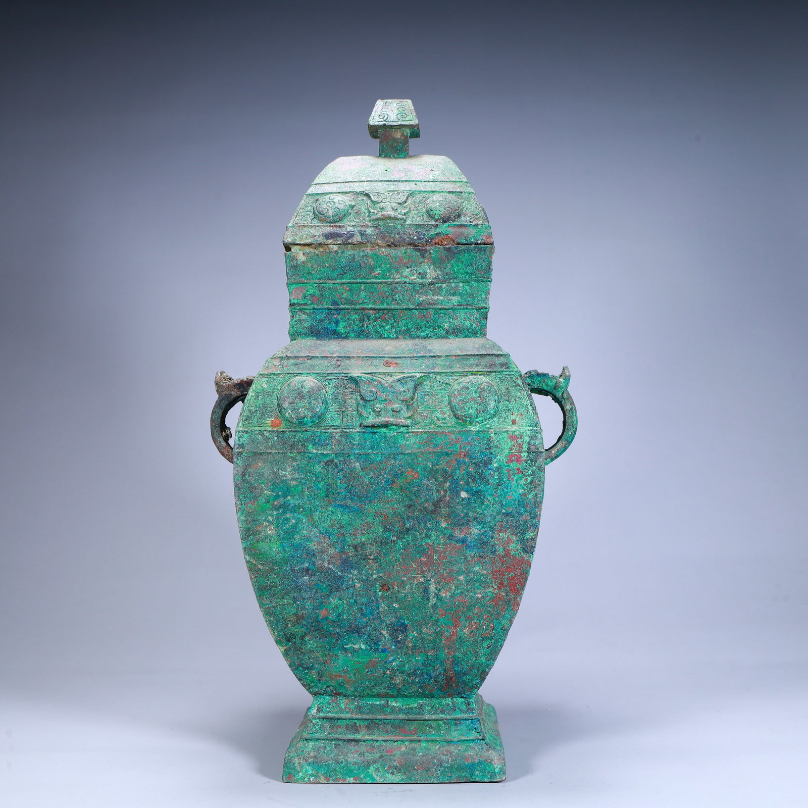 A bronze square jar from the Shang and Zhou dynasties: Bronze square jar from the Shang and Zhou dynasties SIZE: H:48cm L:25cm W:17cm W:6.9kg (The Dimensions Of All Batches Are Manually Measured.If You Need More Detailed Information, Please Contact Our Cu