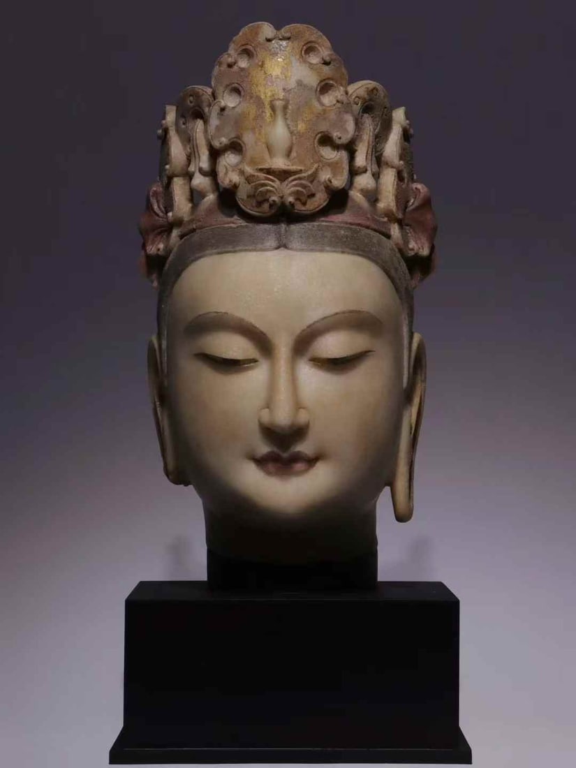 A piece of Northern Dynasty white jade Buddha head: Northern Dynasty Han white jade Buddha head SIZE: H: 38cm Total H: 50cm (The Dimensions Of All Batches Are Manually Measured.If You Need More Detailed Information, Please Contact Our Customer Service 