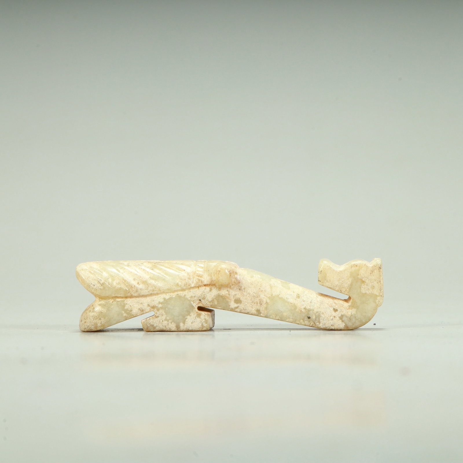 An ancient jade dragon head jade belt hook: The ancient jade dragon head and jade belt hook SIZE: H:2cm L:8cm W:2cm W:40g (The Dimensions Of All Batches Are Manually Measured.If You Need More Detailed Information, Please Contact Our Customer Se