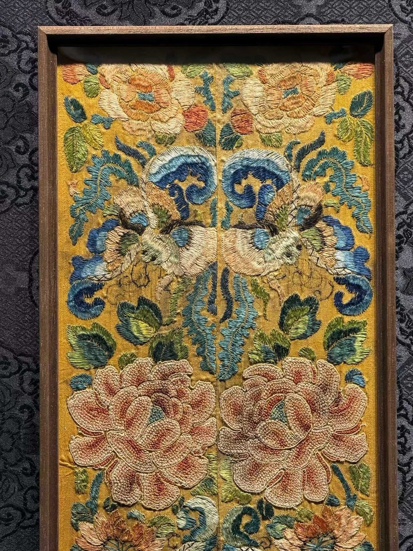 A Qing Dynasty embroidered dragon pattern - 2