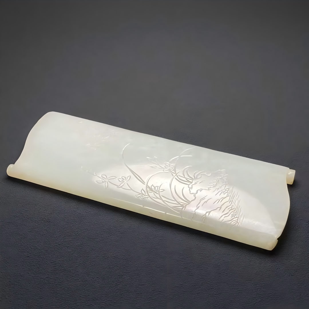 A Qing Qianlong Hetian jade seed material magnolia poetry pen ink bed ornament: Qing Qianlong Hetian jade seed material white magnolia flower poetry pen rest ink bed ornament This ink bed is carved from white jade, the jade is white and glossy, the material is excellent, in the s