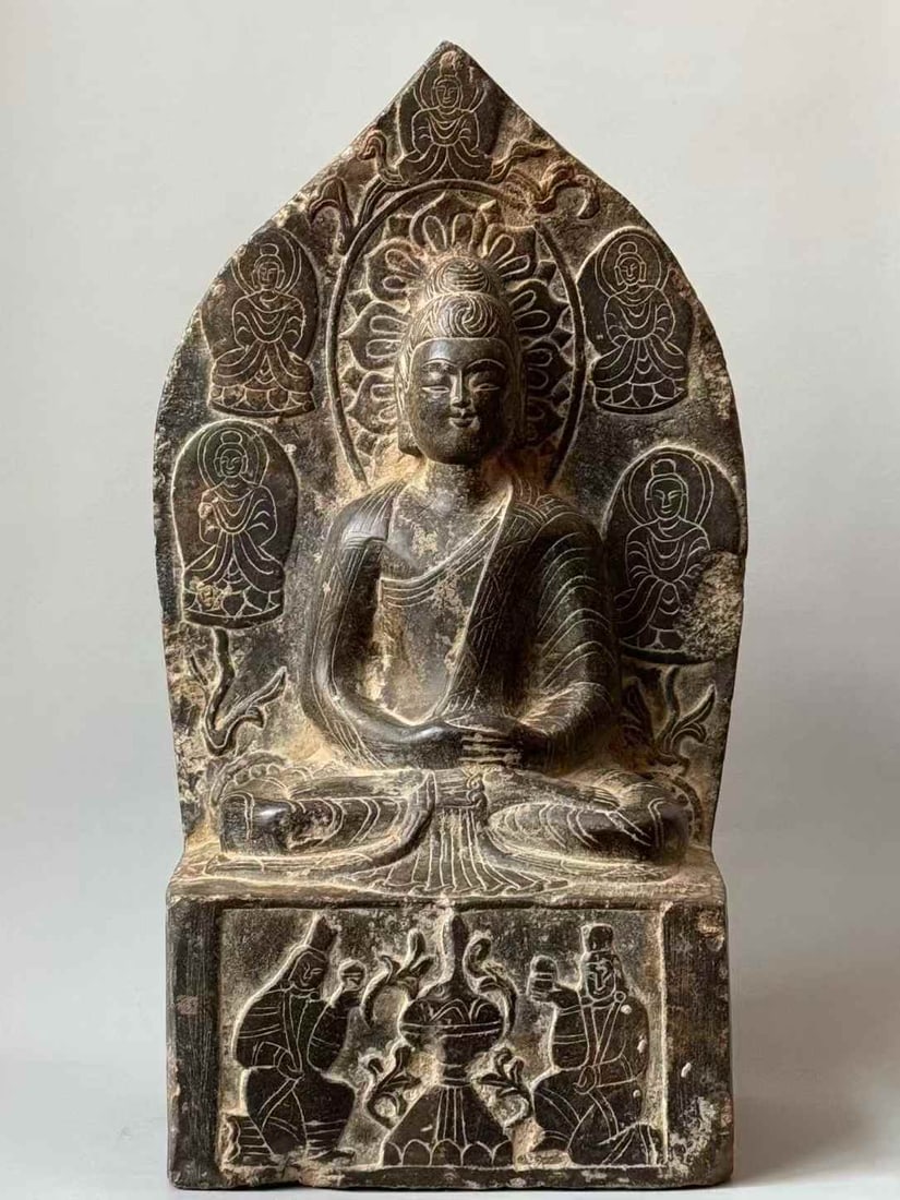 A Northern Wei bluestone backrest Northern Qi Dharma Realm people are full of gilded Buddha statues (1 of 6)