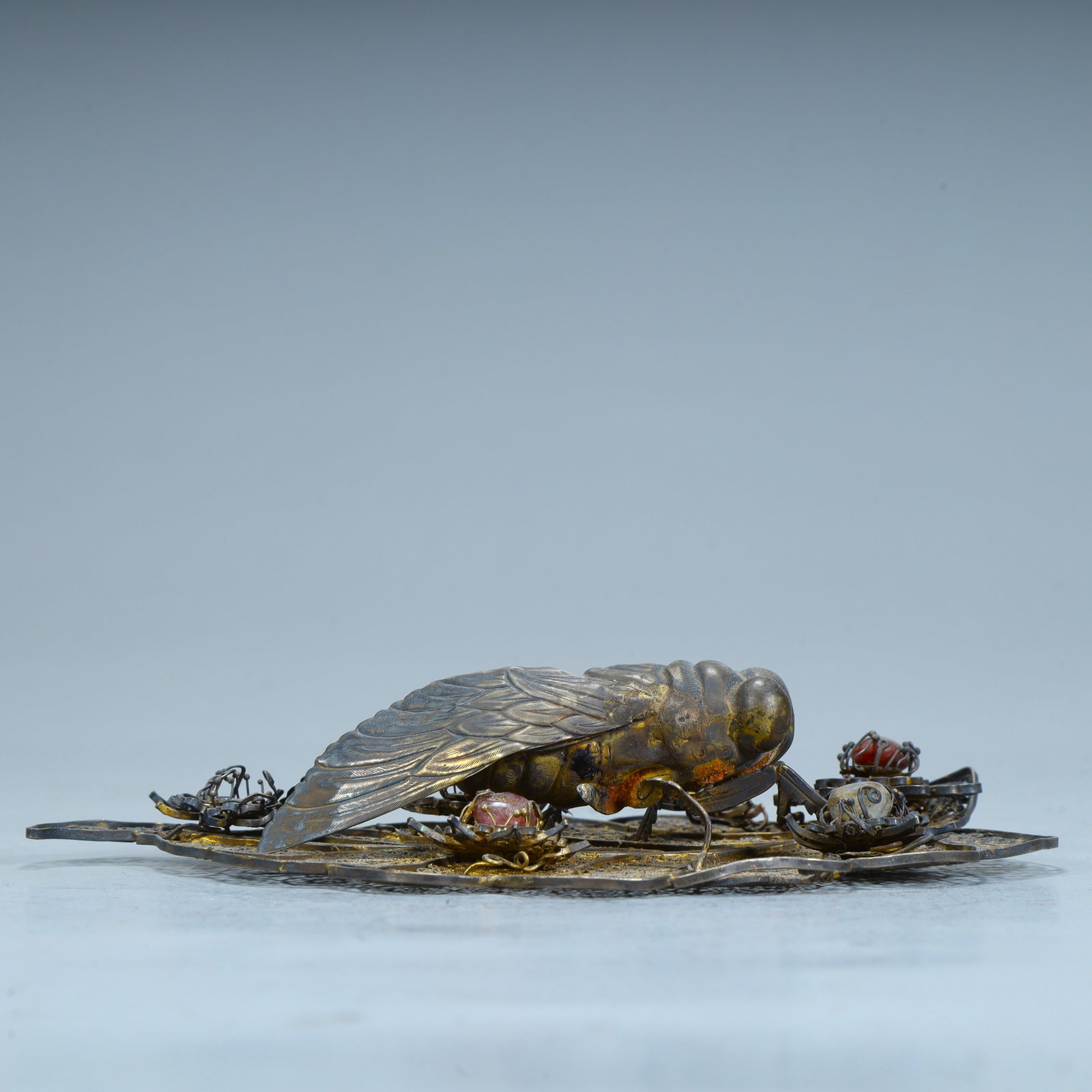 A Qing Dynasty silver-gilt silk "blockbuster" cicada ornament: Qing Dynasty silver gilt silk "blockbuster" cicada ornaments SIZE: H:3cm L:15cm W:11cm W:137g (The Dimensions Of All Batches Are Manually Measured.If You Need More Detailed Information, Please Contact