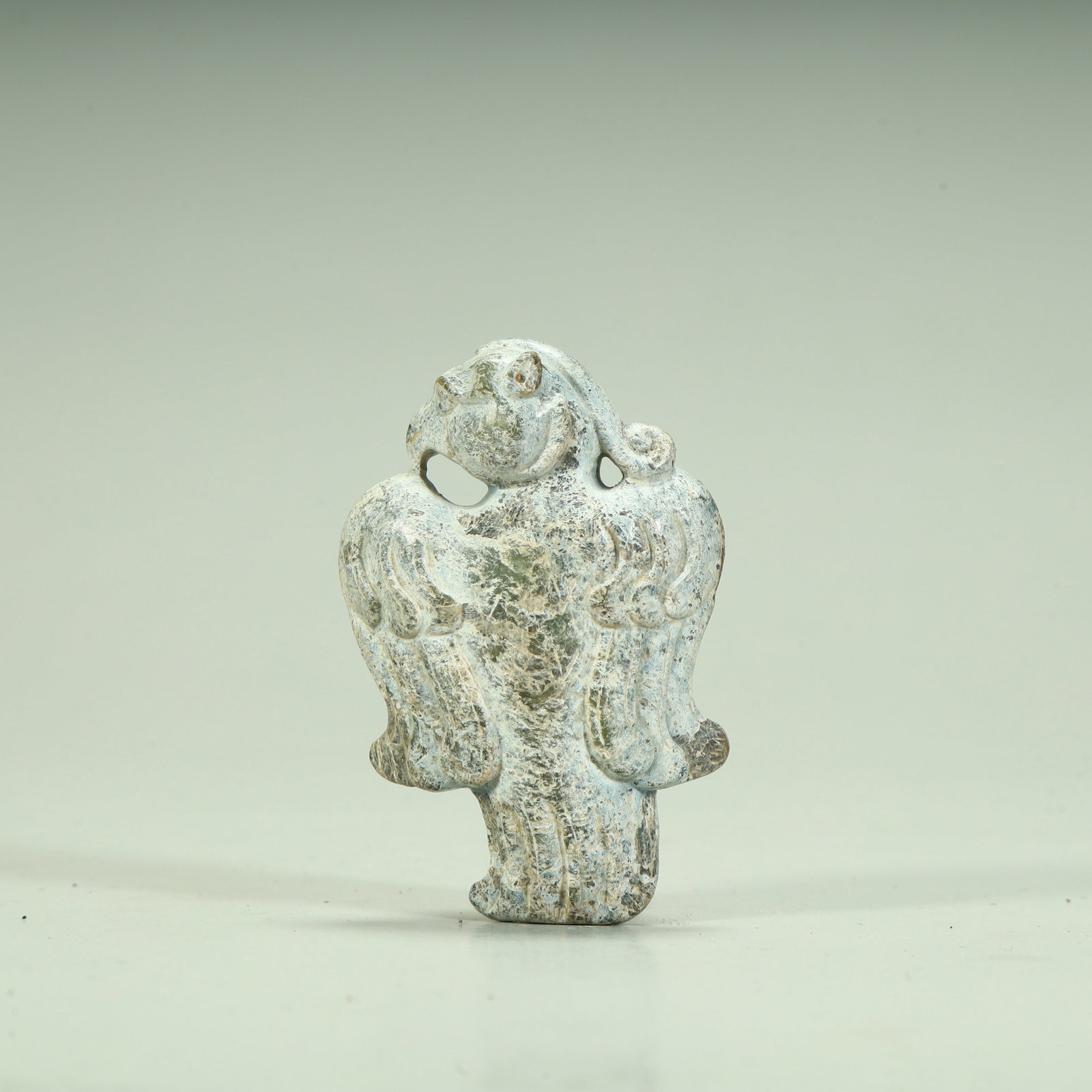 A piece of ancient jade jade bird pendant: The ancient jade jade bird pendant SIZE: H:6cm L:4cm W:2cm W:41g (The Dimensions Of All Batches Are Manually Measured.If You Need More Detailed Information, Please Contact Our Customer Service Before 
