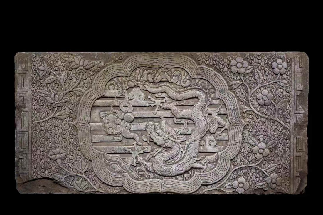 A Yuan Dynasty blue and white stone dragon slab component: Yuan Dynasty blue and white stone dragon slab components SIZE: H:43cm L:89cm T:16cm (The Dimensions Of All Batches Are Manually Measured.If You Need More Detailed Information, Please Contact Our