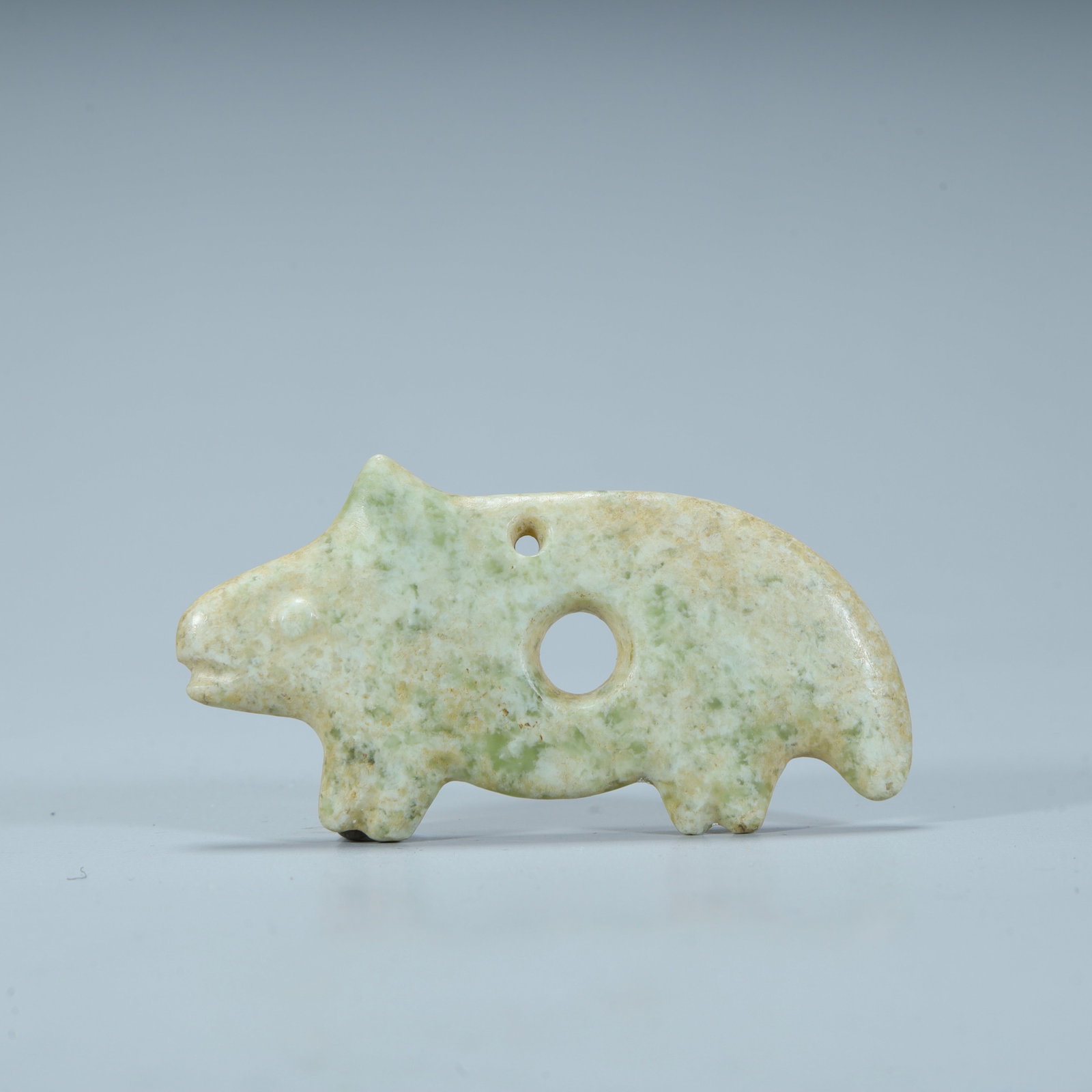 A piece of ancient jade jade pig-shaped pendant: Ancient jade jade pig-shaped pendant SIZE: H:3.8cm L:7cm W:0.7cm W:29g (The Dimensions Of All Batches Are Manually Measured.If You Need More Detailed Information, Please Contact Our Customer Service B