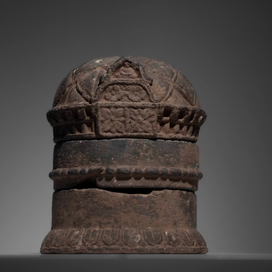 A Gandhara stupa from the 2nd-5th centuries AD: Gandhara stupa SIZE: D:11cm H:14cm (The Dimensions Of All Batches Are Manually Measured.If You Need More Detailed Information, Please Contact Our Customer Service Before Bidding.)
