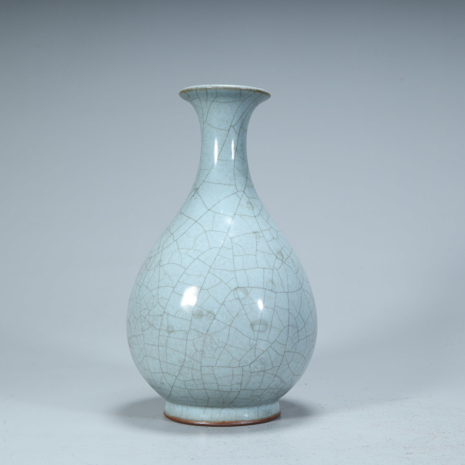 A Qing Dynasty glazed jade pot spring vase: Qing Dynasty Ge glazed jade pot spring vase SIZE: H:19cm L:10.5cm W:10.5cm W:606g (The Dimensions Of All Batches Are Manually Measured.If You Need More Detailed Information, Please Contact Our Custome